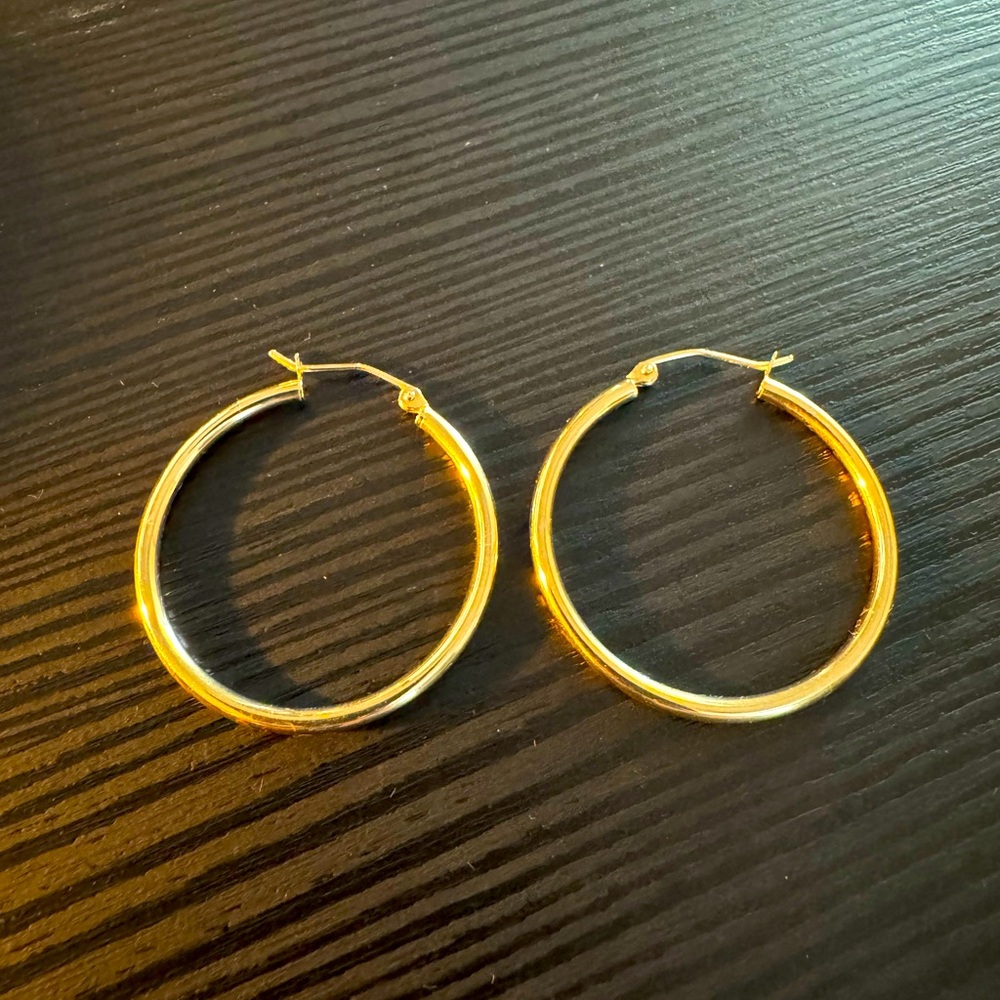 Elegant 14K Gold Hoop Earrings